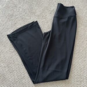 Lululemon Wunder Under Smoothcover Bootcut pant | Black | size 8 
Worn once!